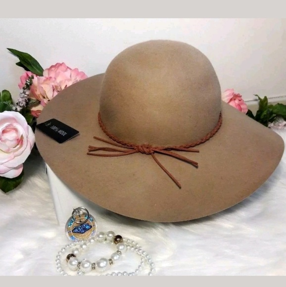 D&Y Accessories - *FINAL PRICE* D&Y Floppy Wide Brim Hat 100% Wool
